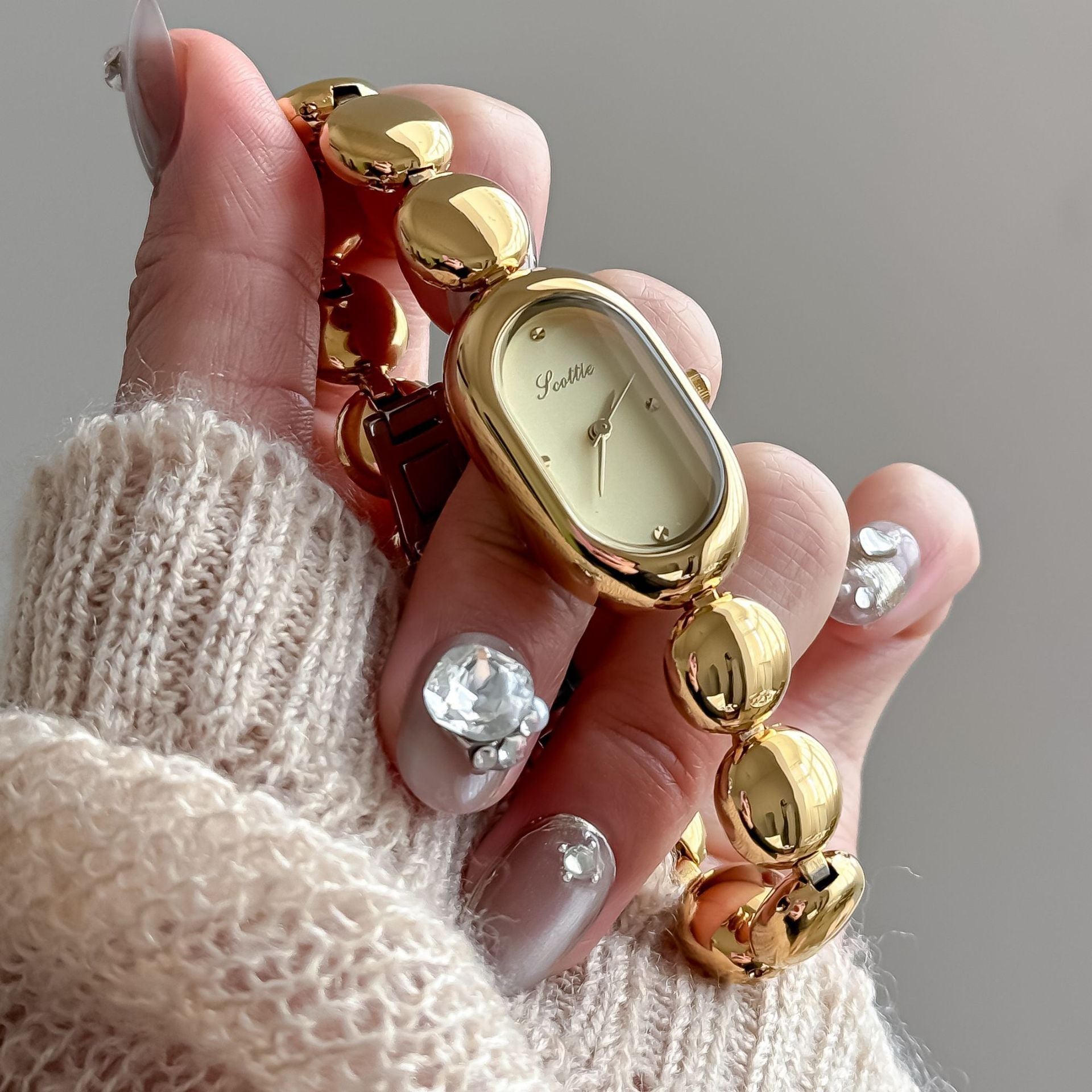 Reloj dorado